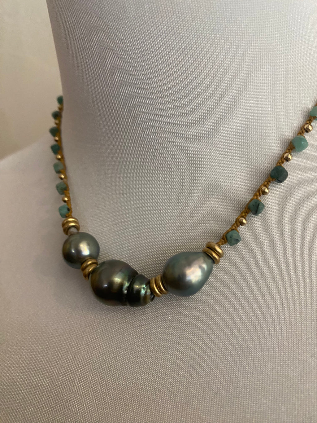 Tahitian Pearl and Emerald Necklace (l.s)