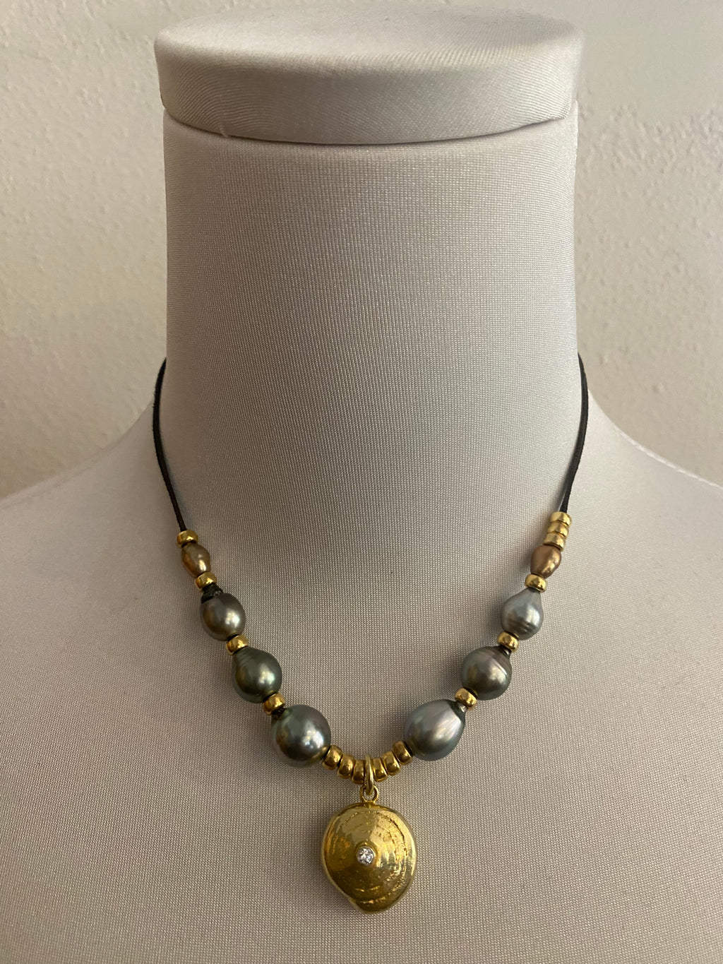Tahitian Pearls and Vermeil Puka Necklace (l.s)