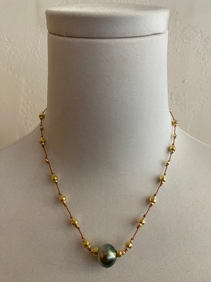 Single Tahitian Pearl With Gold Beads Necklace (l.s)