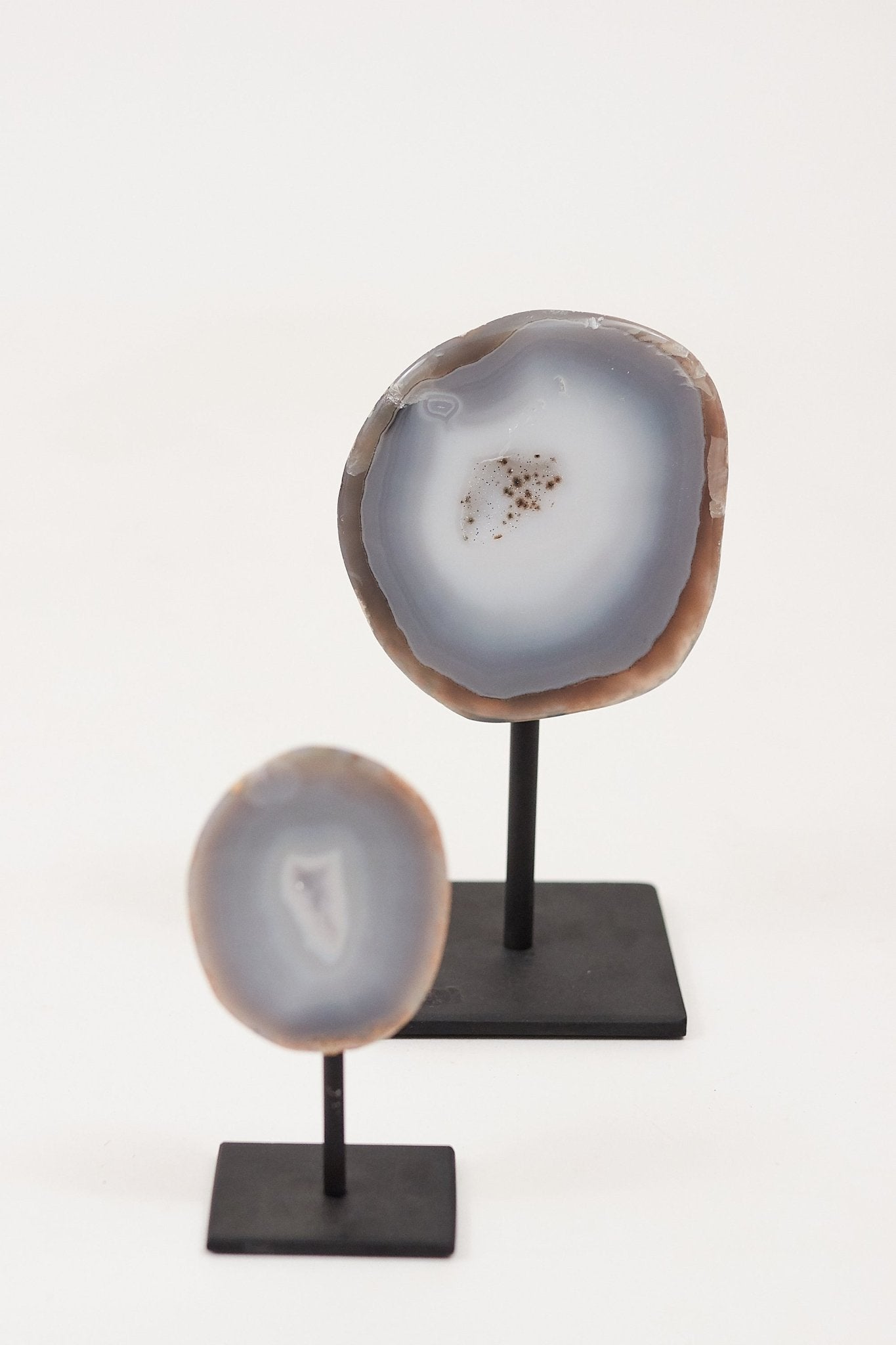 Agate on selling metal stand